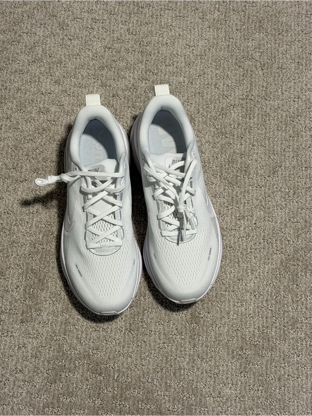 Nike White Men's Athletic Running Shoes